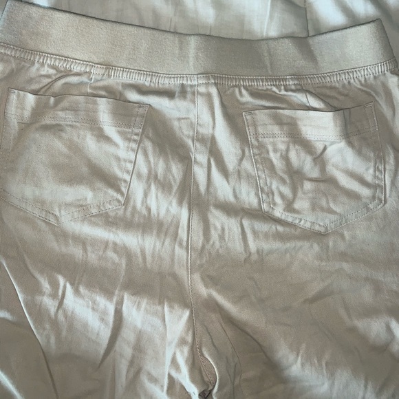 iZod Khaki Shorts - Picture 3 of 3